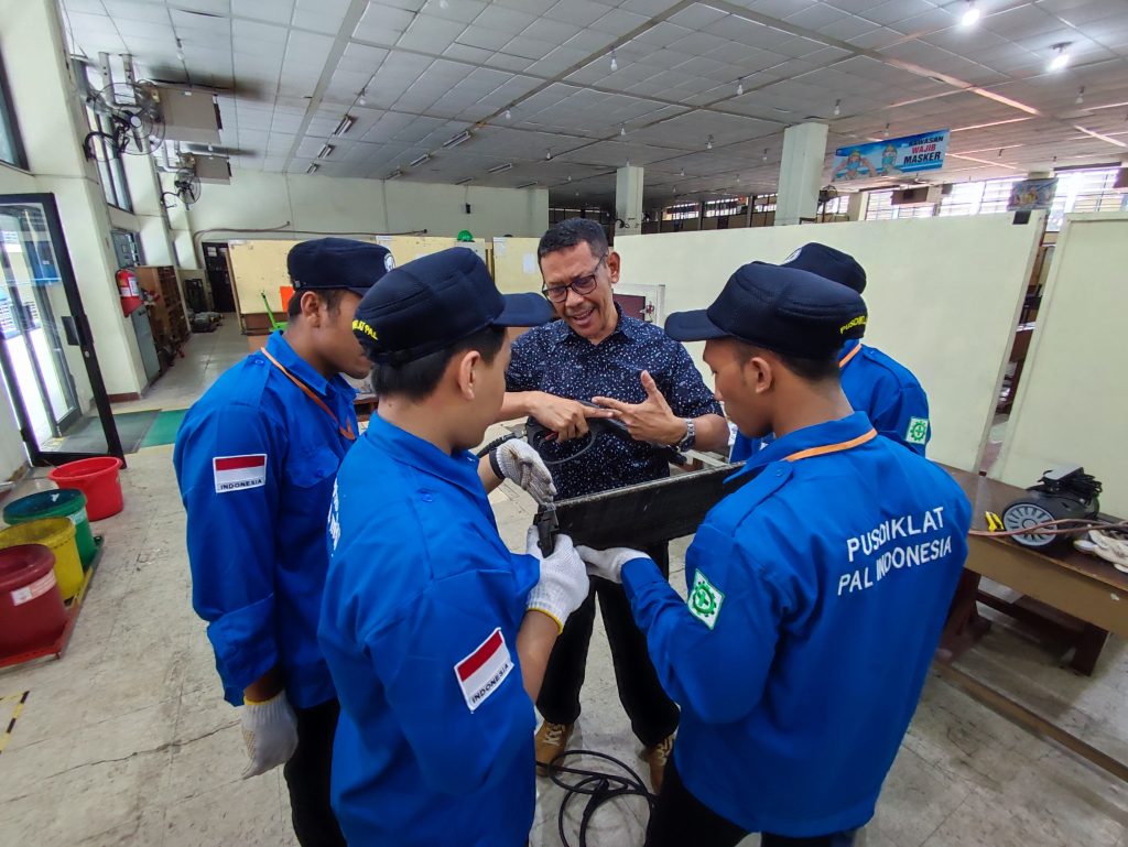 Teori Praktis Teknisi Perawatan AC