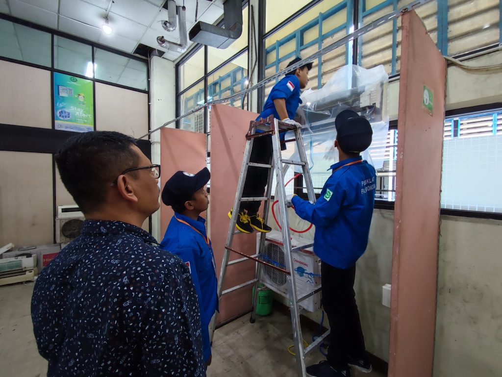 Kegiatan Praktik Teknisi Perawatan AC