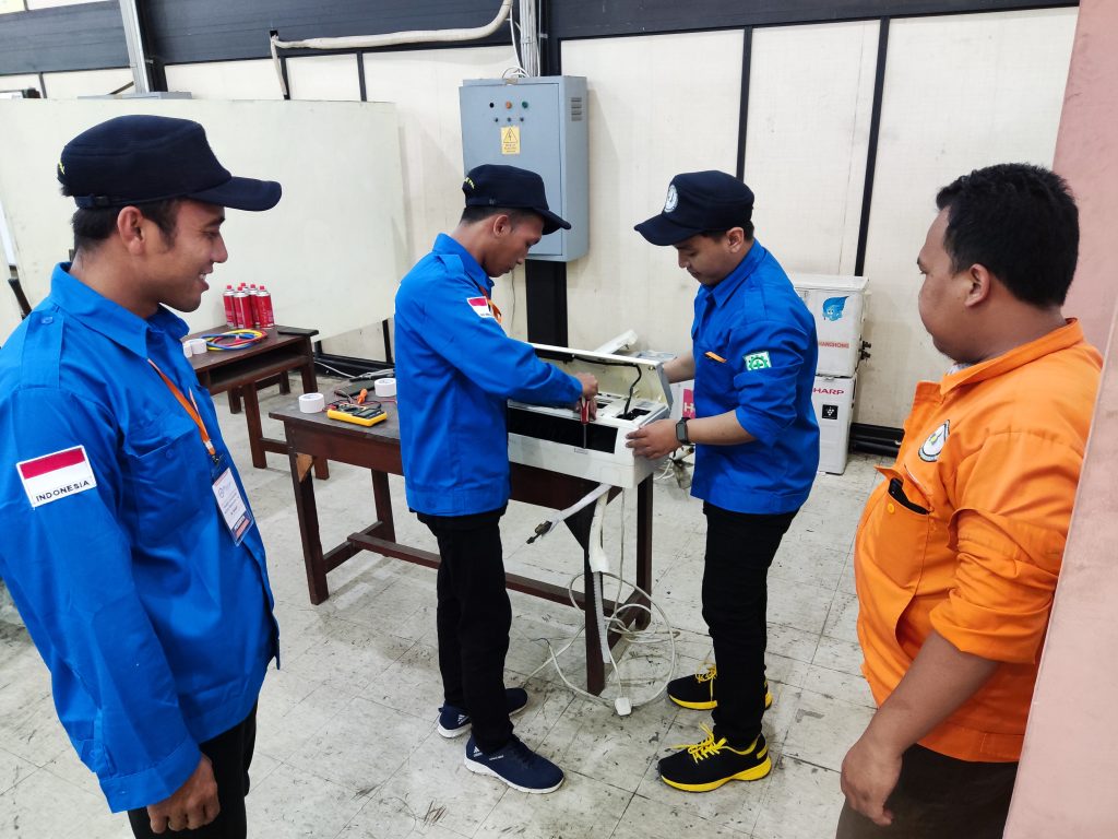 Kegiatan Praktik Teknisi Perawatan AC